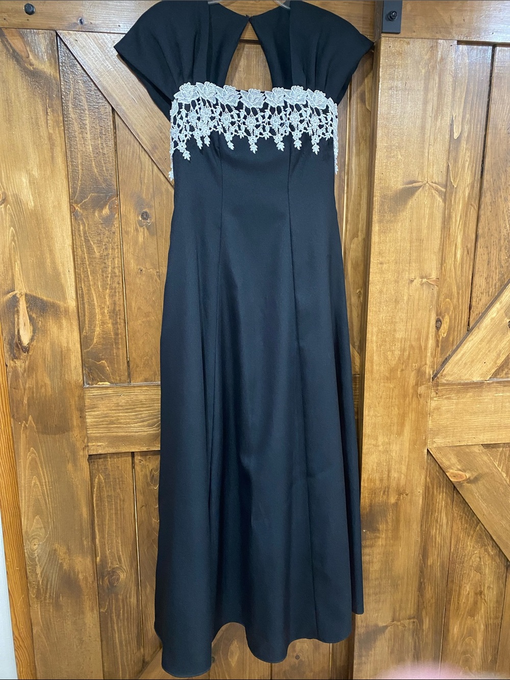 Jordan Black Maxi Dress with White Lace Trim & White Bow on Back Size 9/10